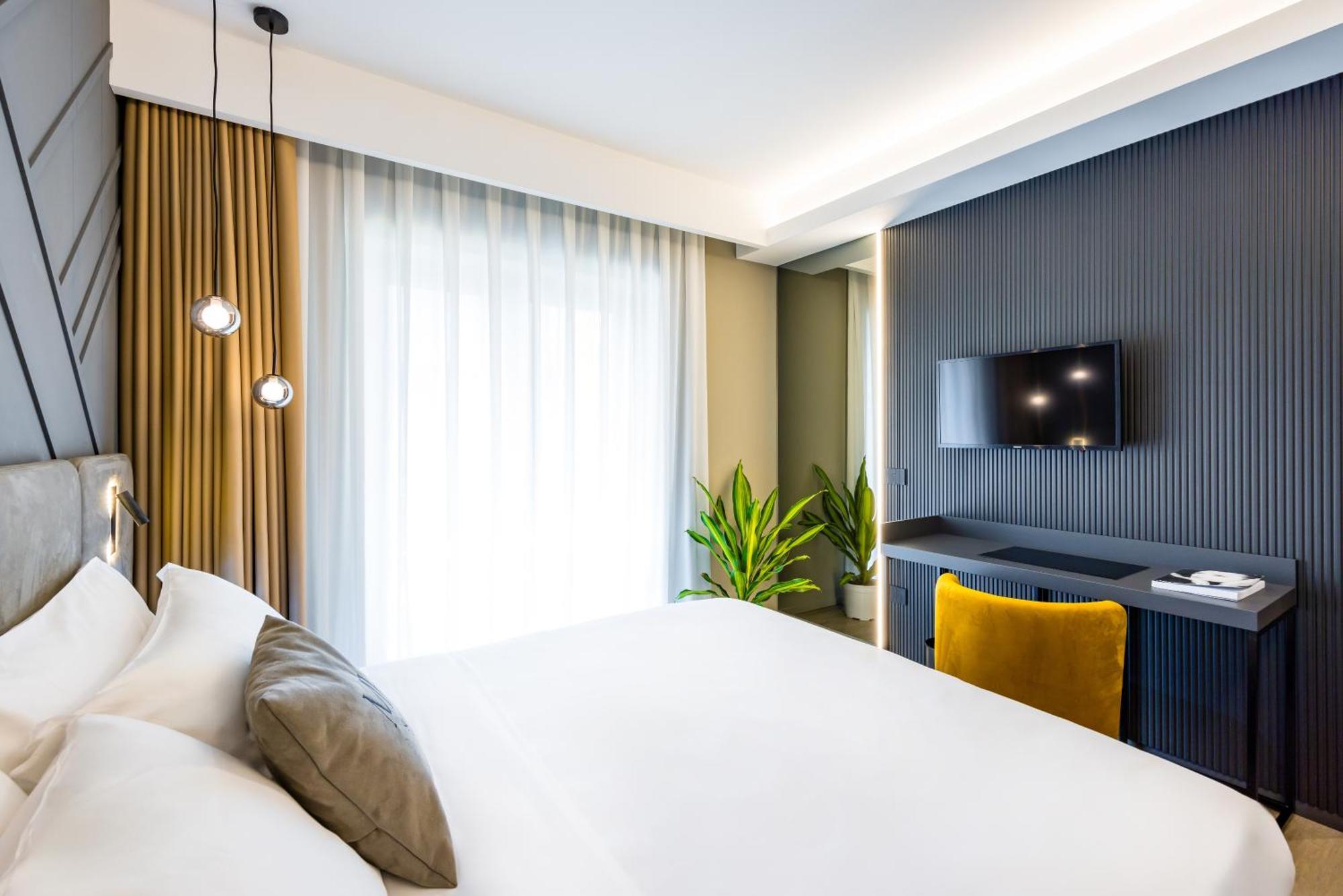 Mh Suites Plebiscito Наполи Екстериор снимка