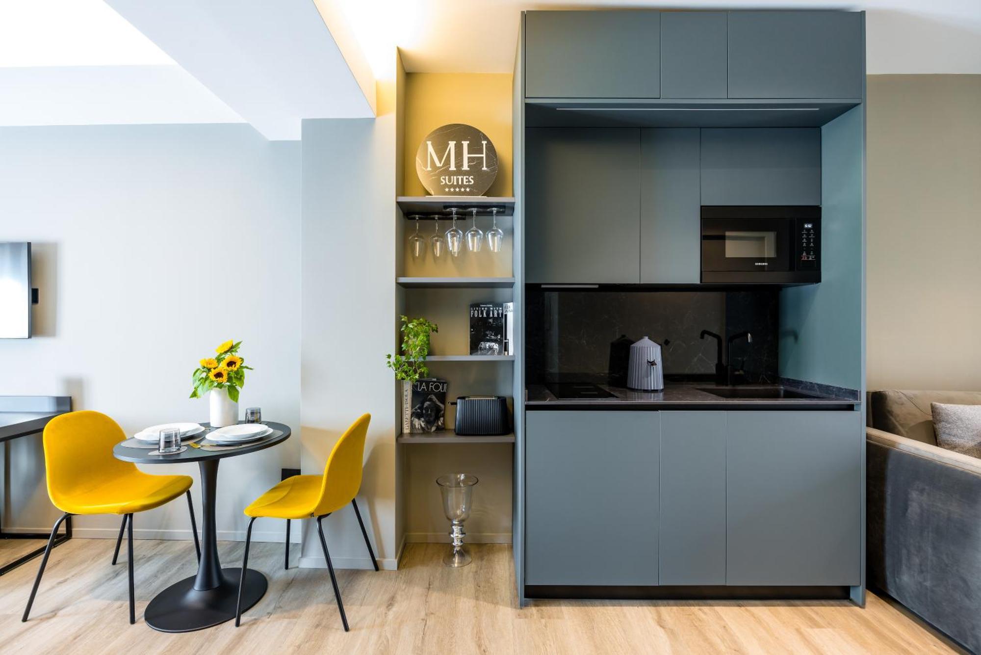 Mh Suites Plebiscito Наполи Екстериор снимка