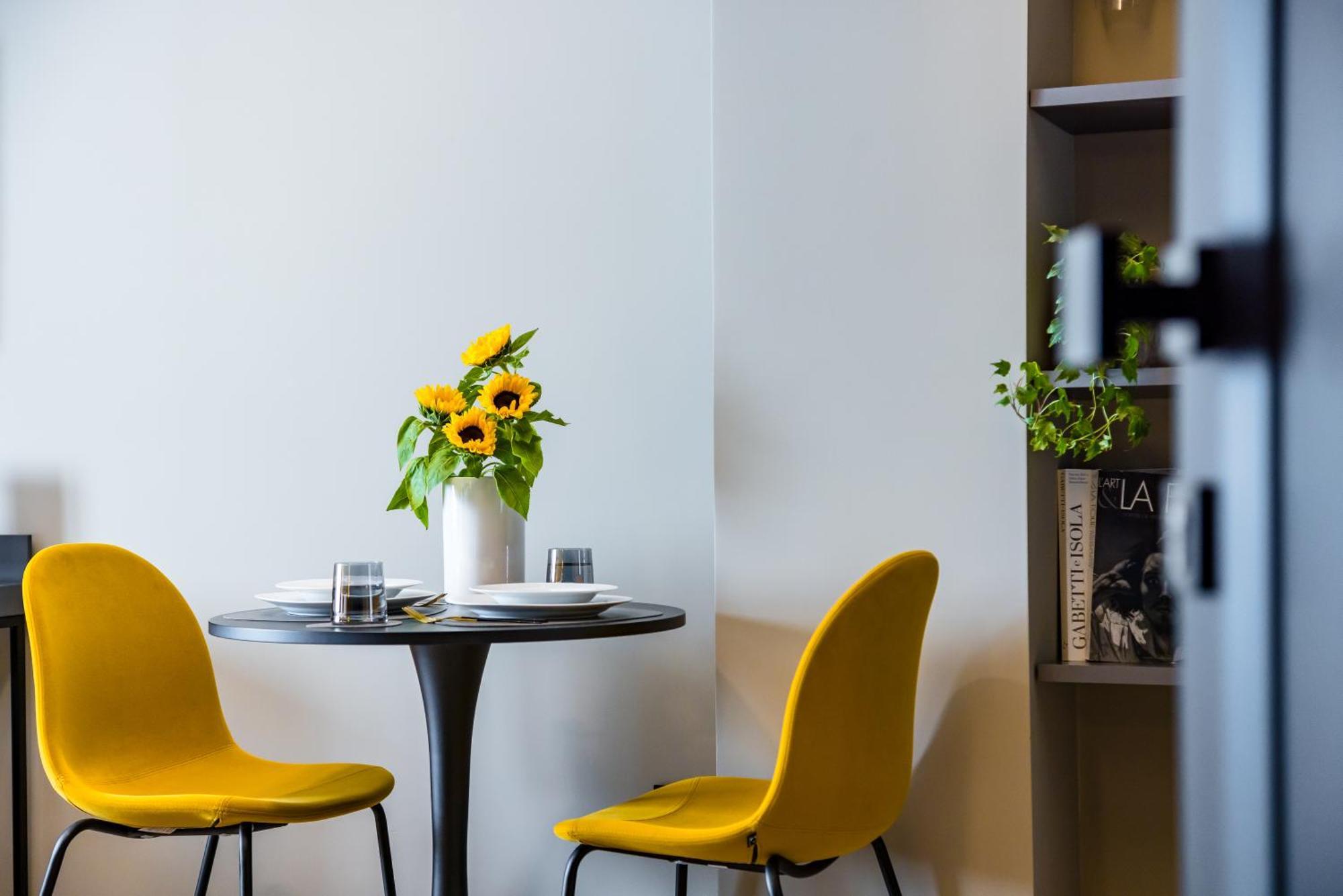 Mh Suites Plebiscito Наполи Екстериор снимка