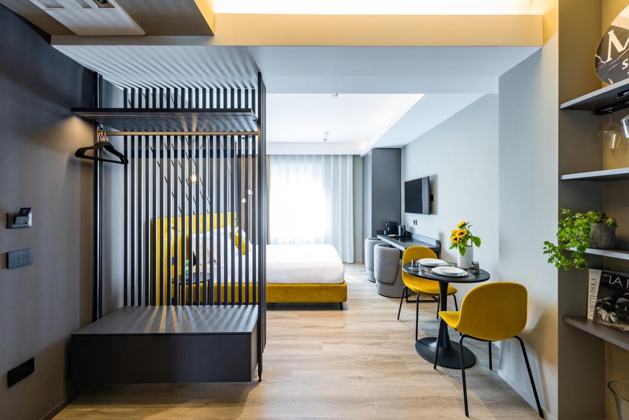 Mh Suites Plebiscito Наполи Екстериор снимка