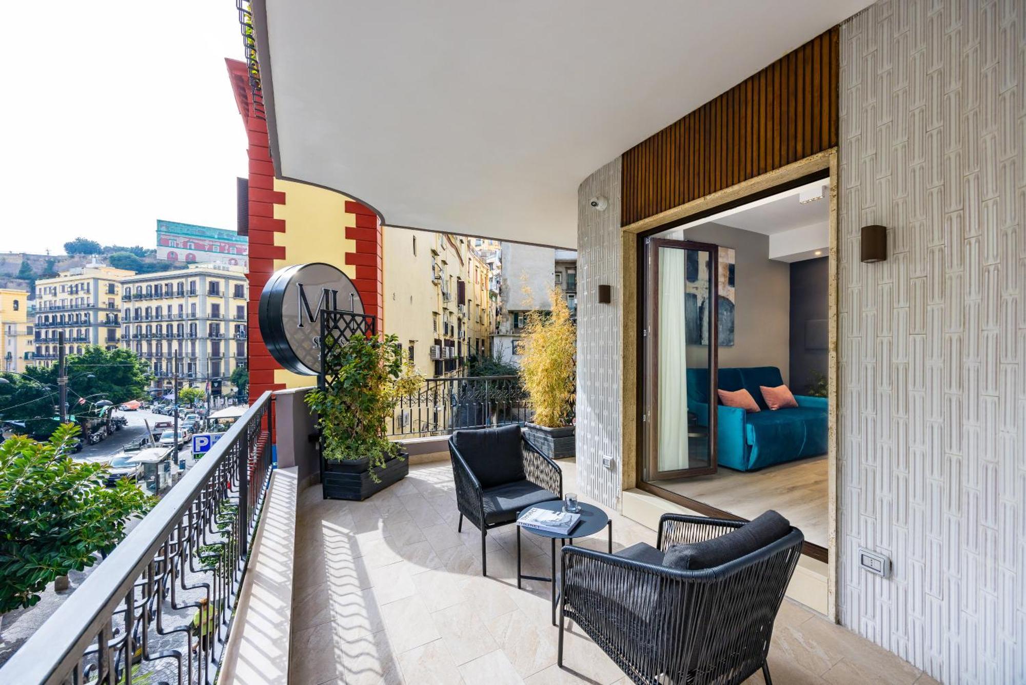 Mh Suites Plebiscito Наполи Екстериор снимка