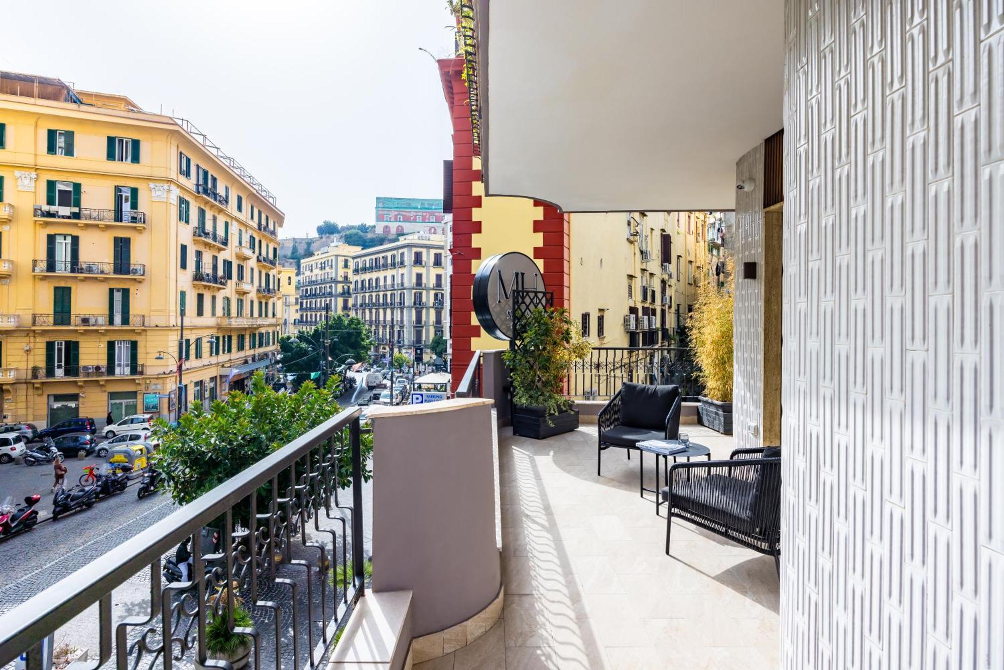 Mh Suites Plebiscito Наполи Екстериор снимка