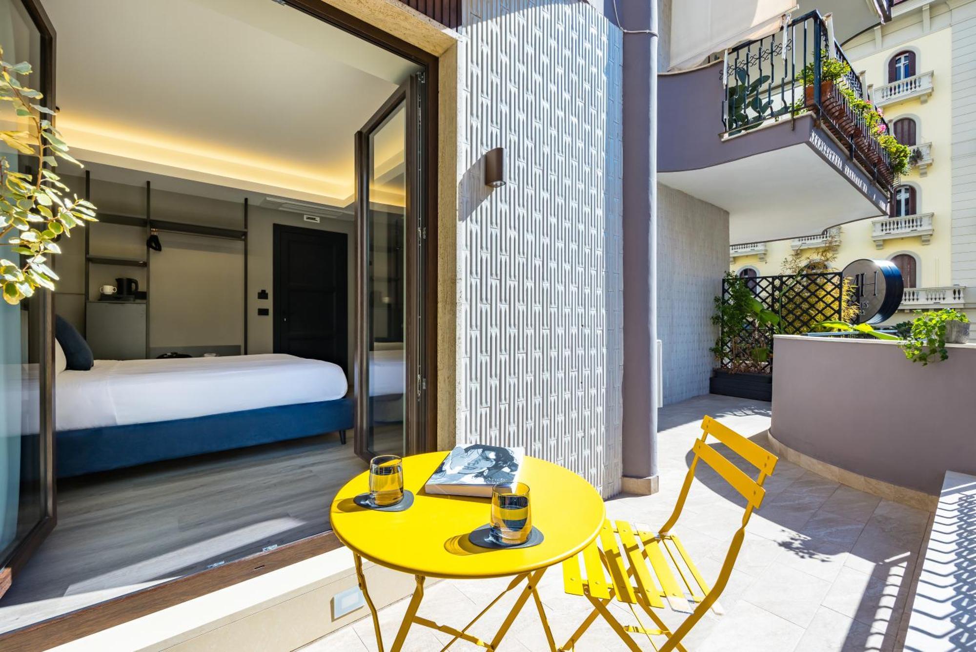 Mh Suites Plebiscito Наполи Екстериор снимка