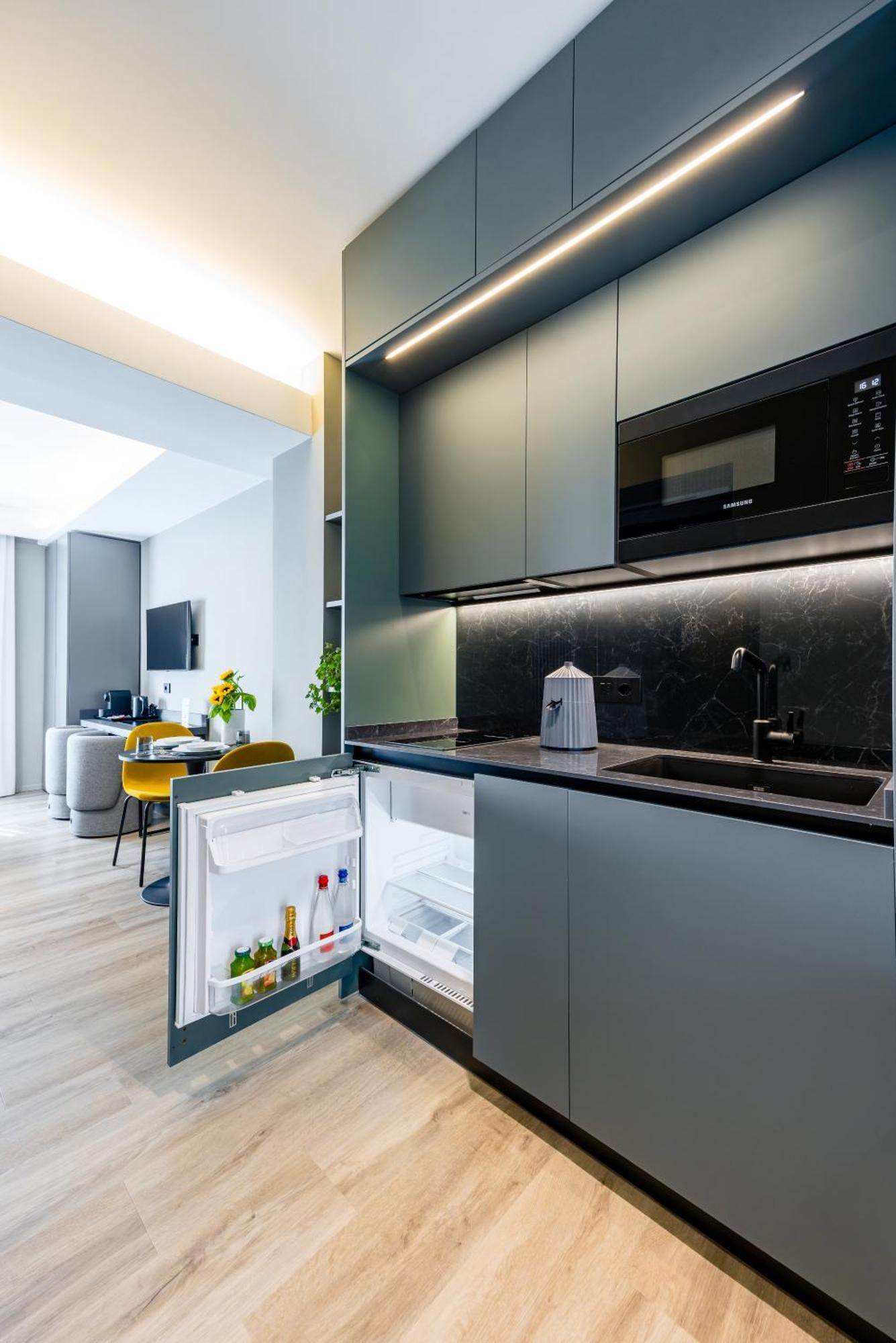 Mh Suites Plebiscito Наполи Екстериор снимка