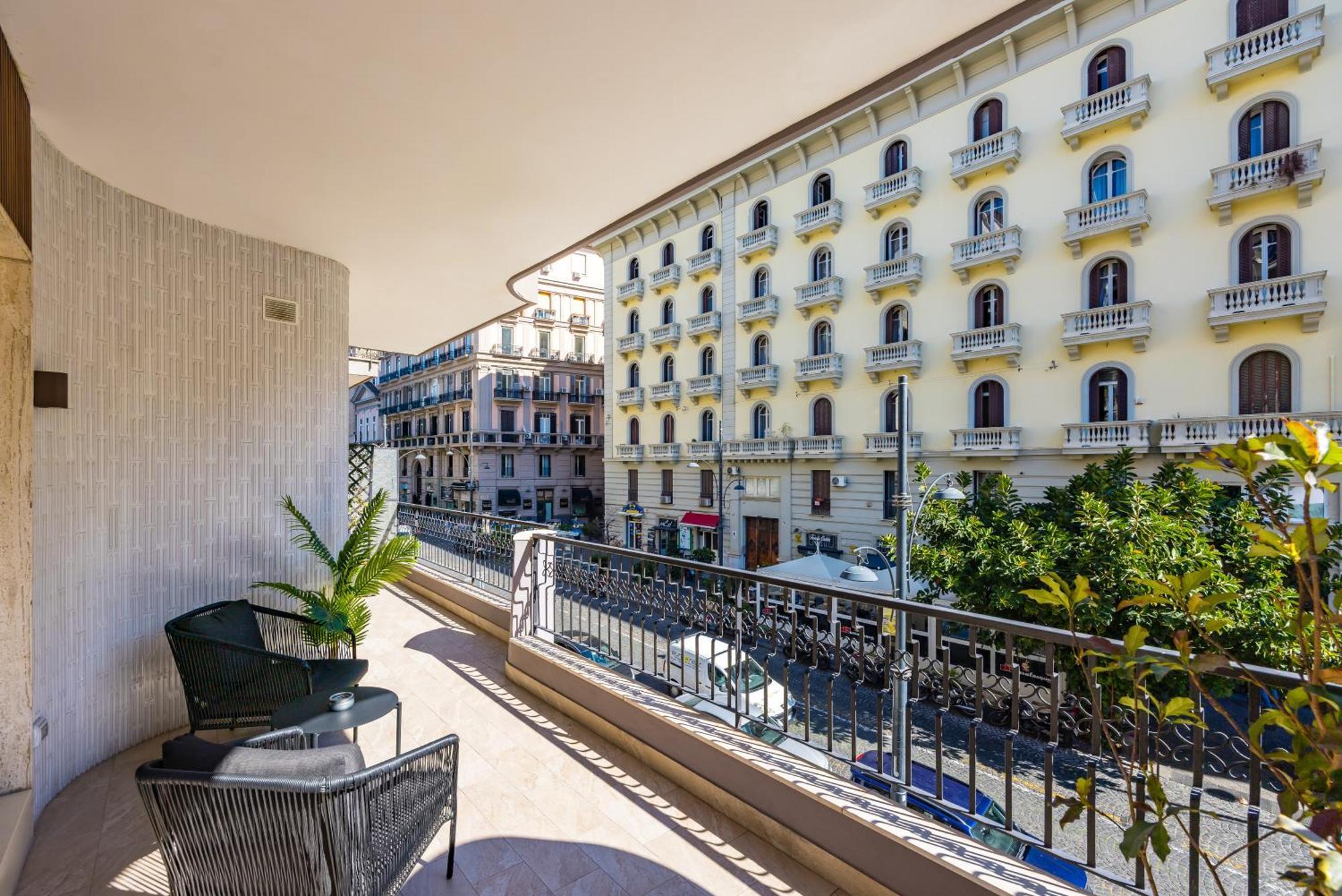 Mh Suites Plebiscito Наполи Екстериор снимка